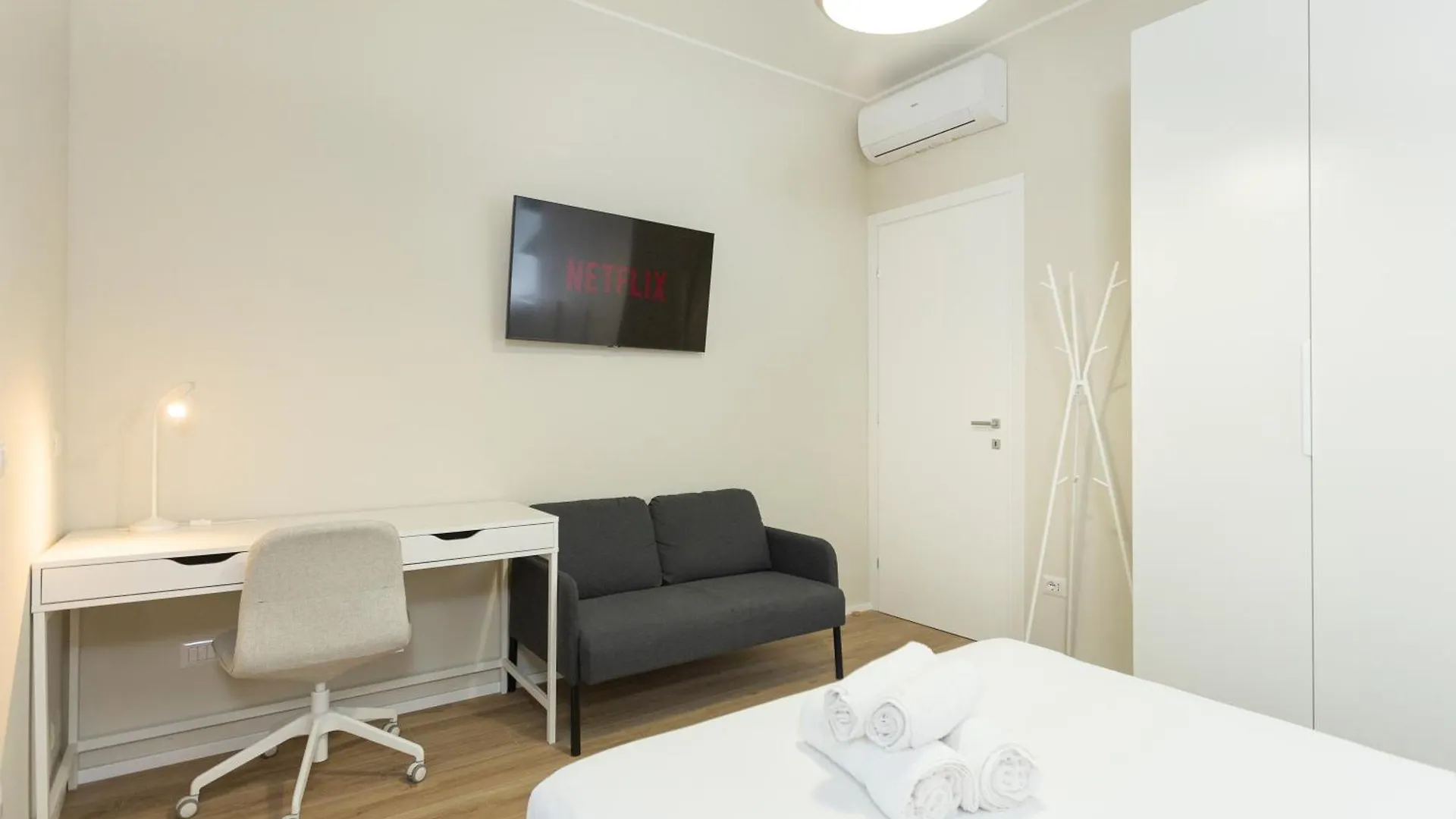 Dreams Exclusive Apartments With Terrace - Free Parking - M1 Station - Near Center Milan 0*,