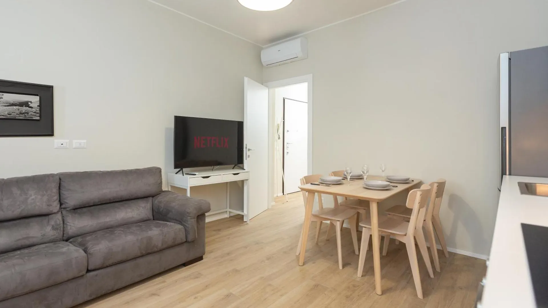 Dreams Exclusive Apartments With Terrace - Free Parking - M1 Station - Near Center Milan