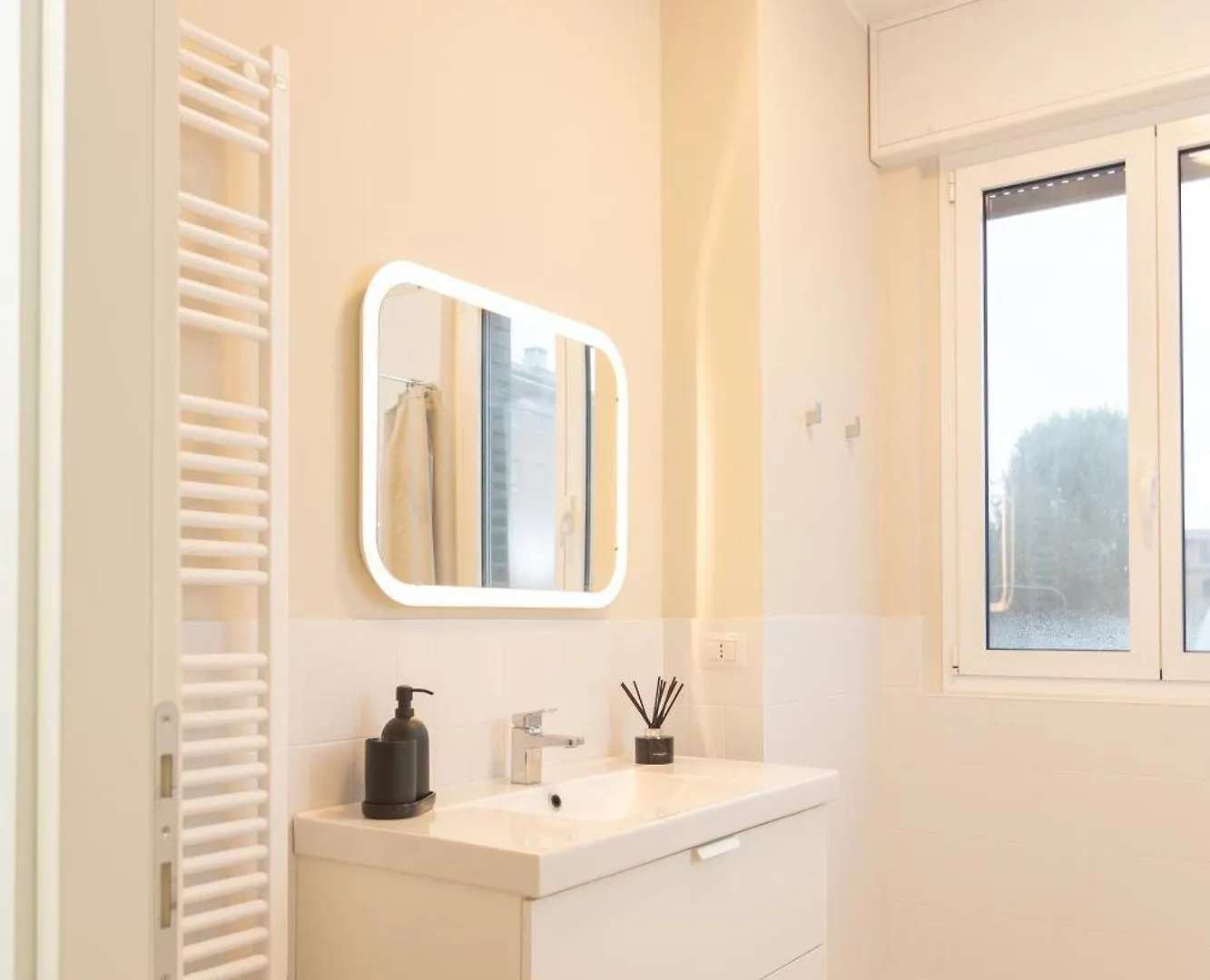 Dreams Exclusive Apartments With Terrace - Free Parking - M1 Station - Near Center Milan