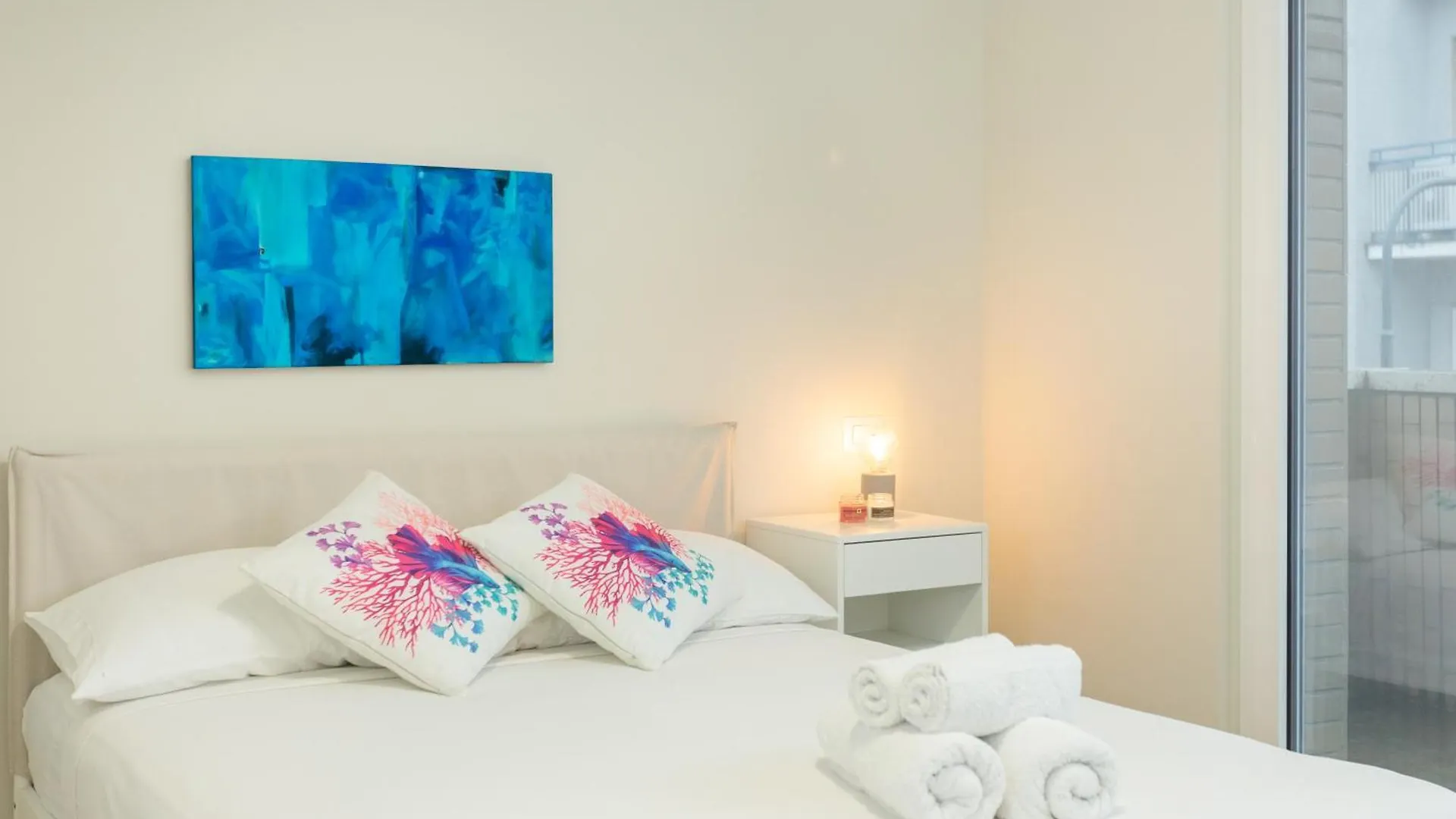 Dreams Exclusive Apartments With Terrace - Free Parking - M1 Station - Near Center Milan