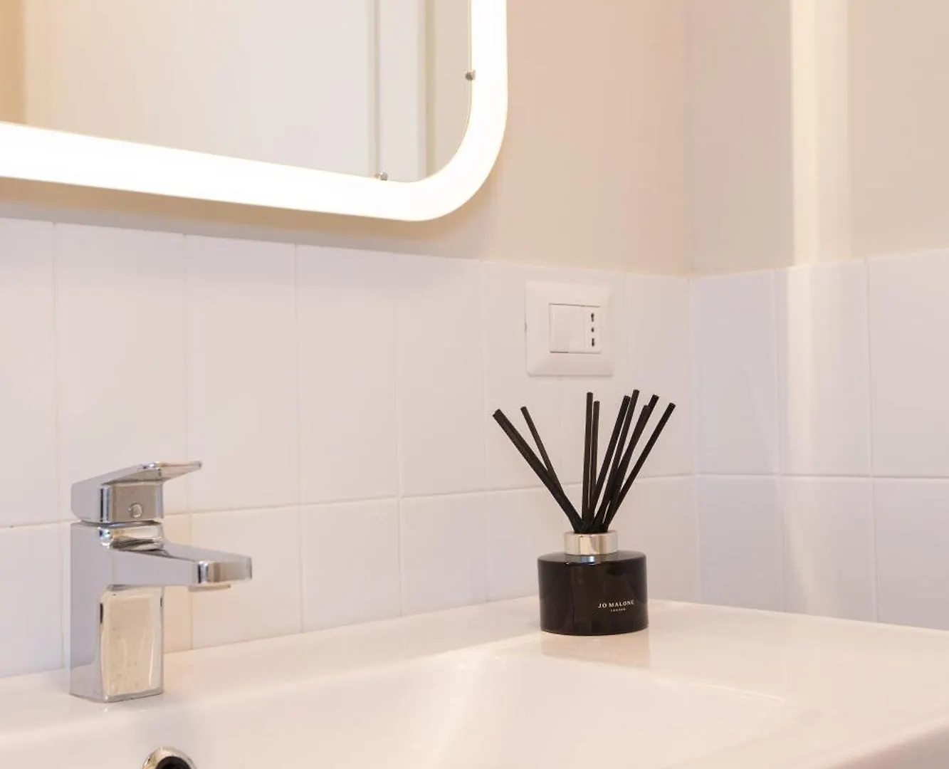 Dreams Exclusive Apartments With Terrace - Free Parking - M1 Station - Near Center Milan Italy